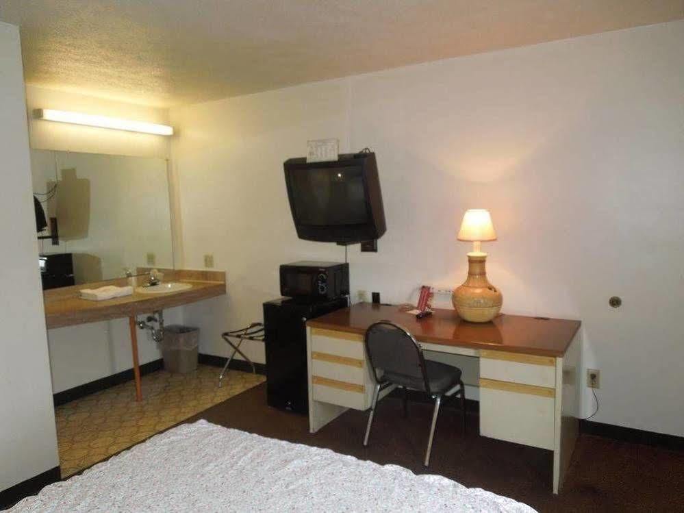 Davis Motel North Lima Экстерьер фото